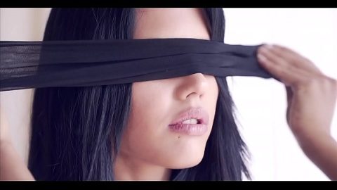xvideo xx he blindfolded the girl and fucked her